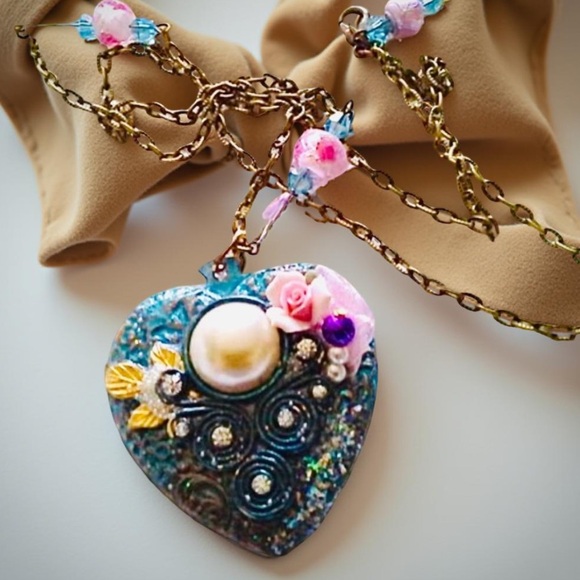 Handcrafted Heart Necklace with Handcrafted chain - Picture 15 of 15